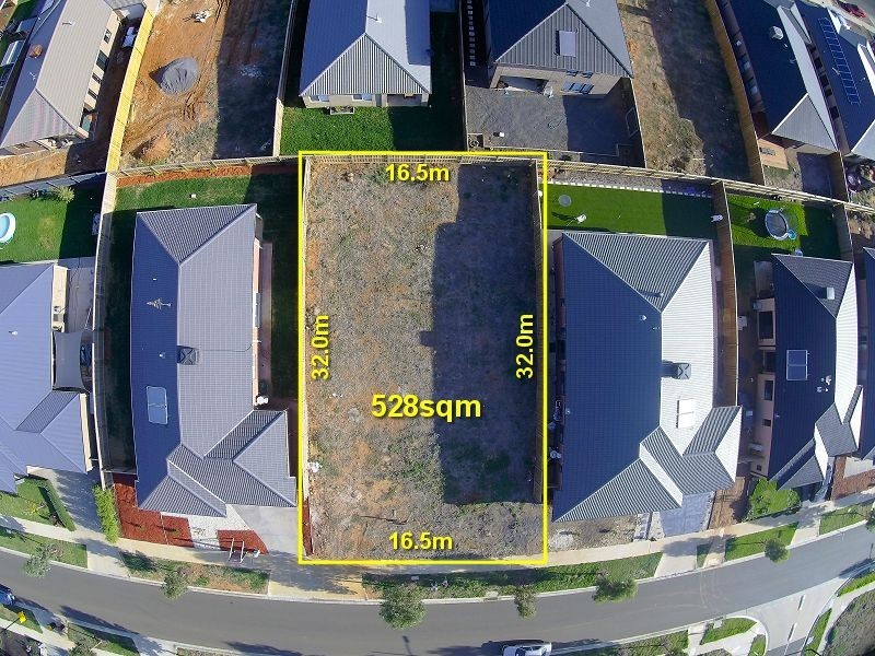 11 Embelton Chase, Melton South VIC 3338