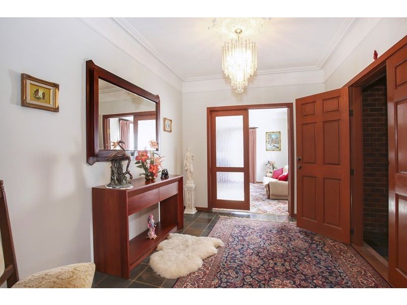 1/7 Djerriwarrh Court, Melton VIC 3337