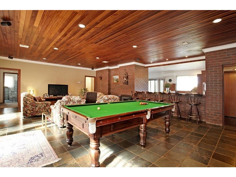 1/7 Djerriwarrh Court, Melton VIC 3337