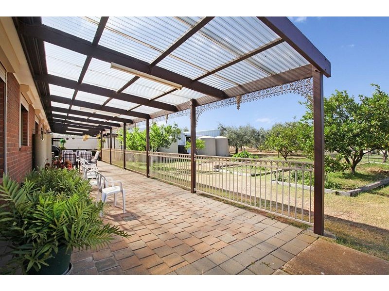 1/7 Djerriwarrh Court, Melton VIC 3337