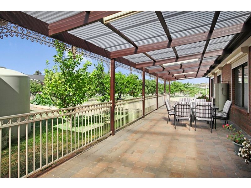 1/7 Djerriwarrh Court, Melton VIC 3337