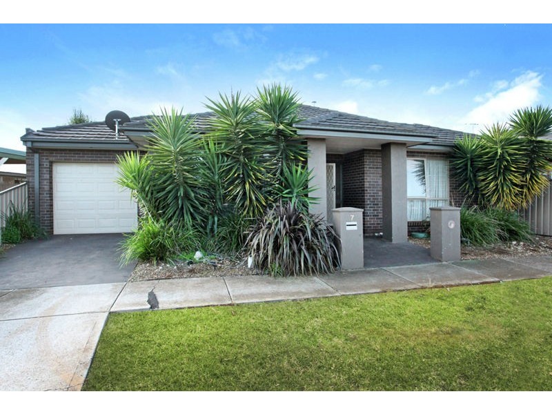 7 Greenhills Drive, Kurunjang VIC 3337