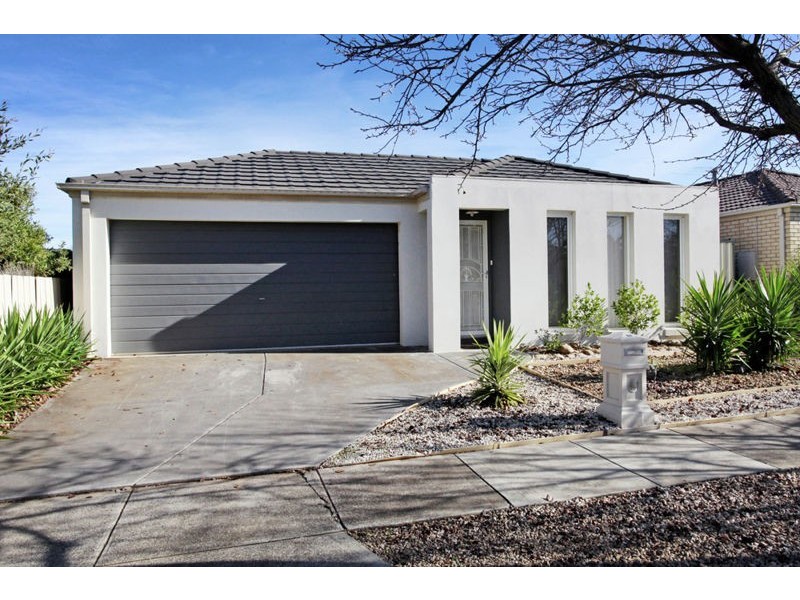 16 Fairhaven Boulervard, Melton West VIC 3337