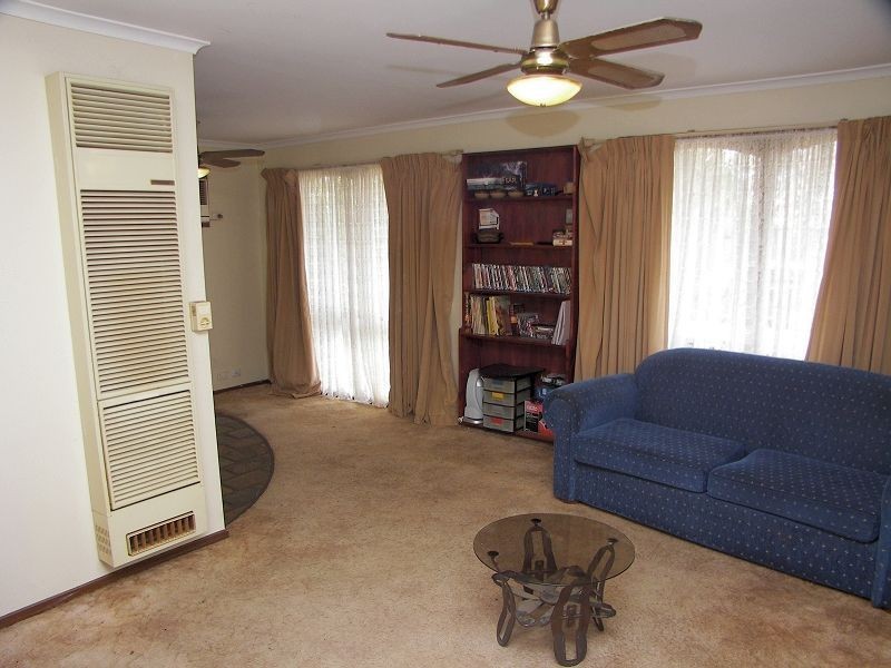 1 Gregory Place, Melton West VIC 3337