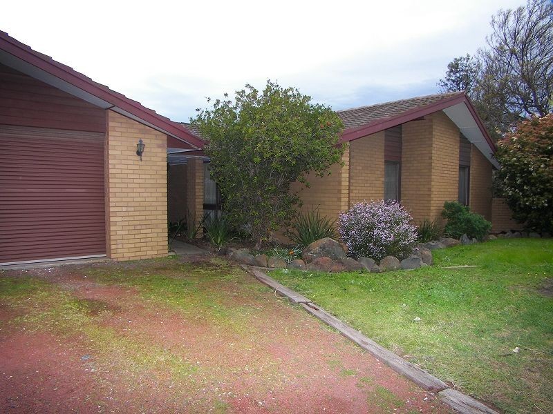 6 Kingsley Place, Melton West VIC 3337