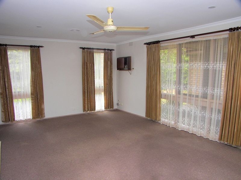 6 Kingsley Place, Melton West VIC 3337