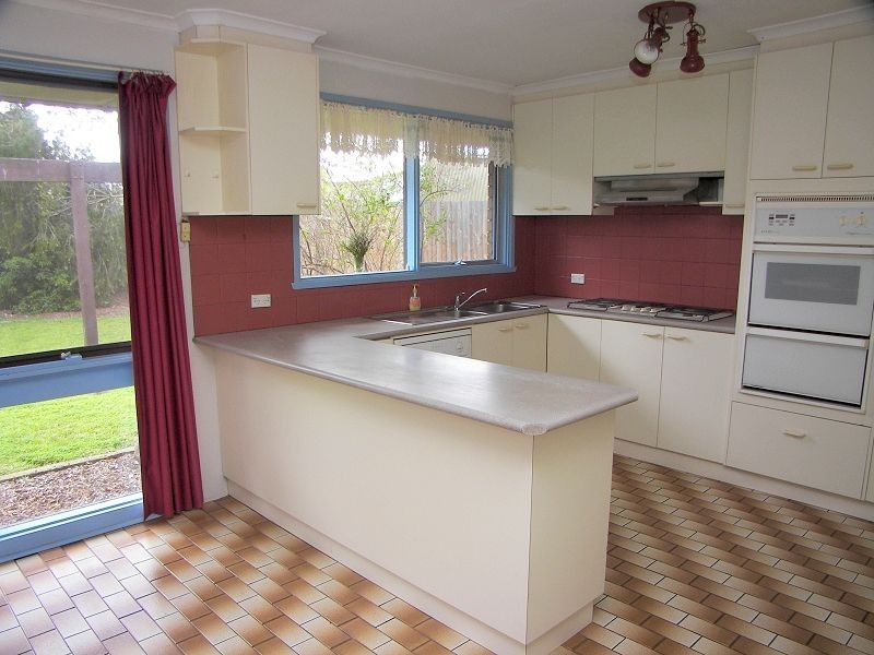 6 Kingsley Place, Melton West VIC 3337