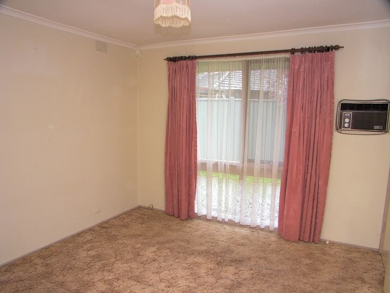 6 Kingsley Place, Melton West VIC 3337