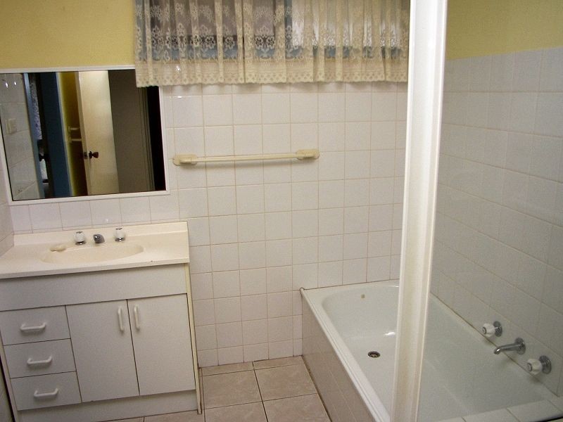 6 Kingsley Place, Melton West VIC 3337