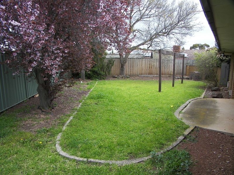 6 Kingsley Place, Melton West VIC 3337