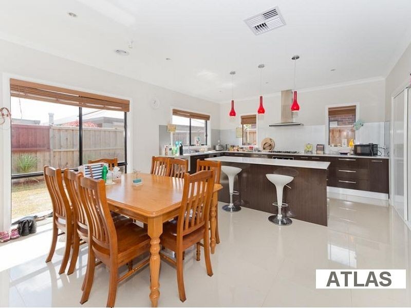 3 Erne Mews, Melton South VIC 3338