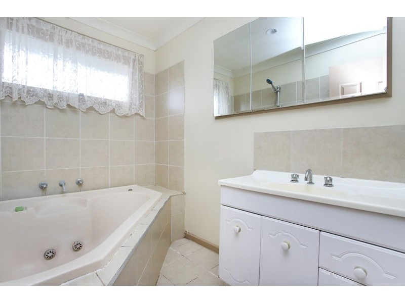 7 Liecester Crescent, Melton VIC 3337