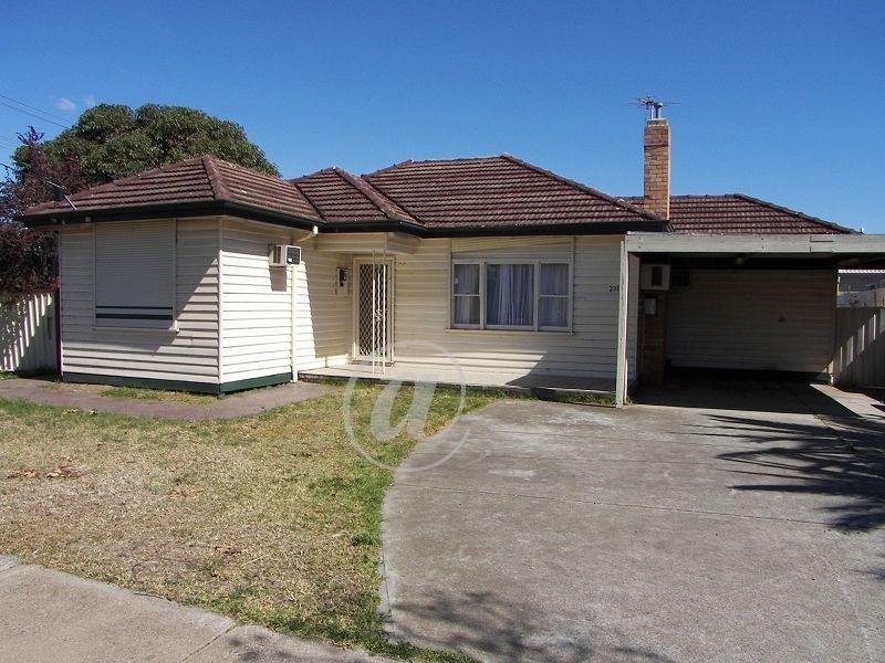 211 Station Road, Melton VIC 3337