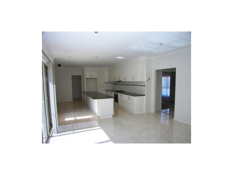 2/12 Heather Court, Kurunjang VIC 3337