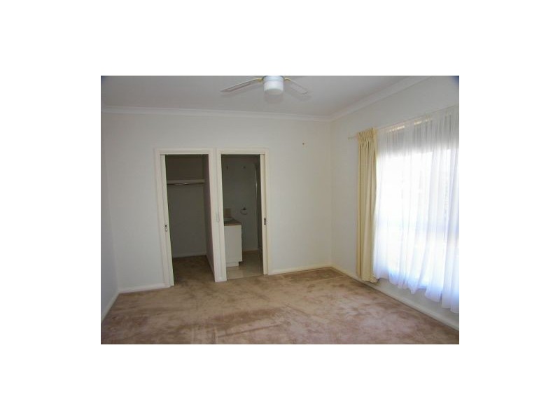 2/12 Heather Court, Kurunjang VIC 3337