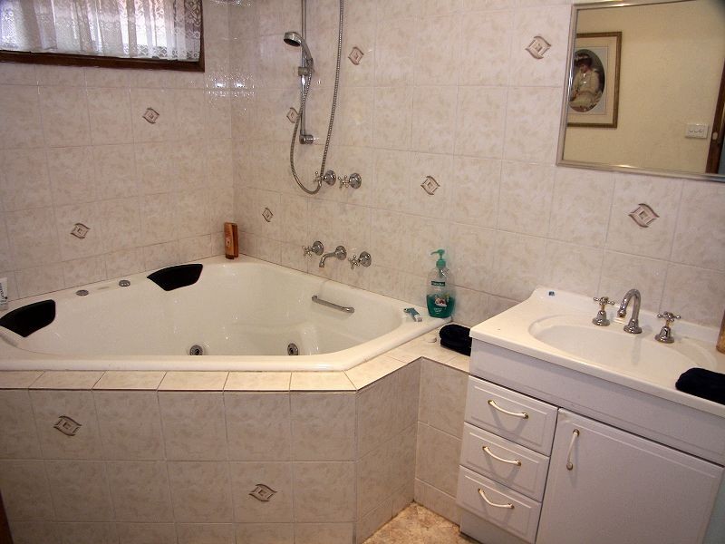 10 Hudson Place, Melton VIC 3337