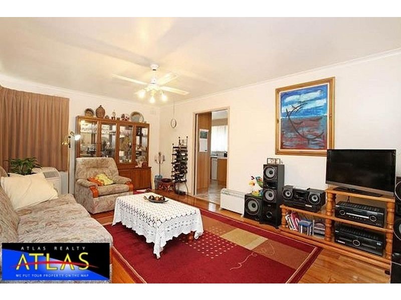 14 OLDERSHAW ROAD, Melton VIC 3337