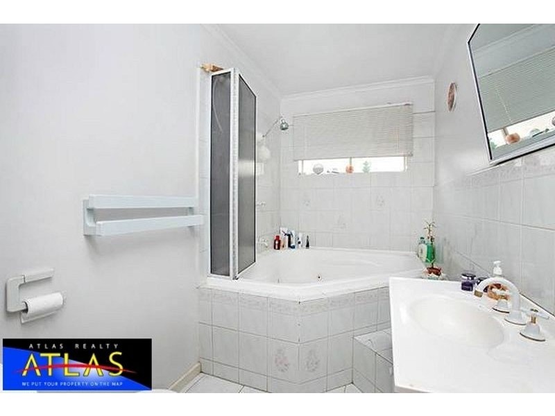 14 OLDERSHAW ROAD, Melton VIC 3337