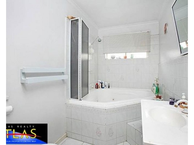 14 OLDERSHAW ROAD, Melton VIC 3337