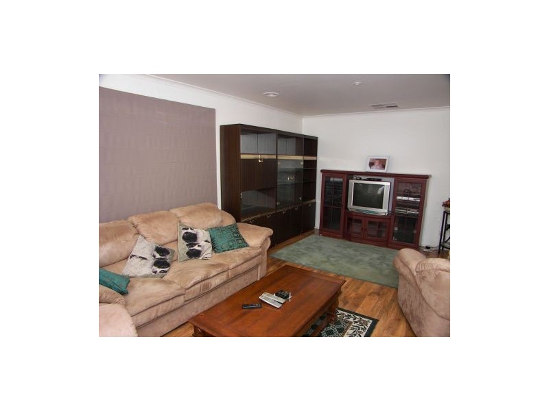 27 Rees Road, Melton South VIC 3338