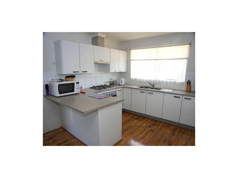 27 Rees Road, Melton South VIC 3338