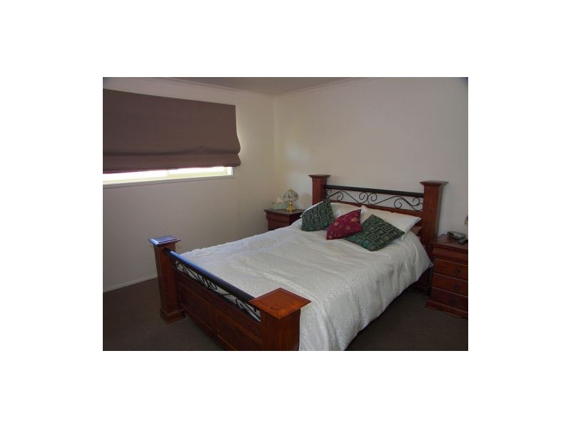 27 Rees Road, Melton South VIC 3338