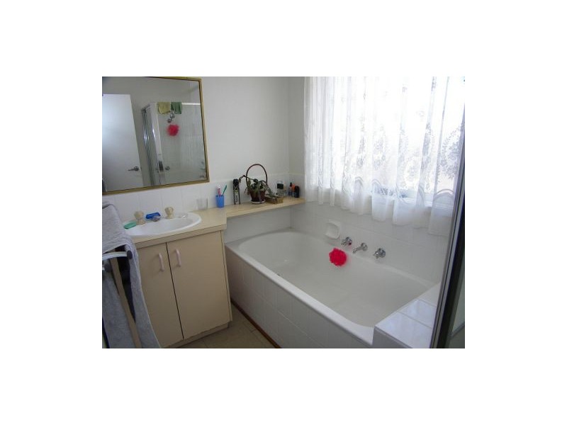 27 Rees Road, Melton South VIC 3338