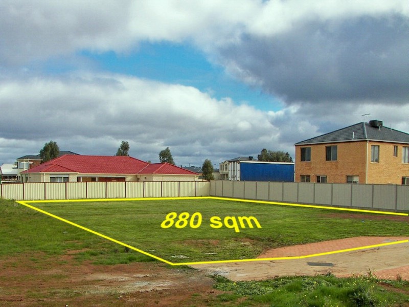 24 McBurnie Drive, Melton VIC 3337