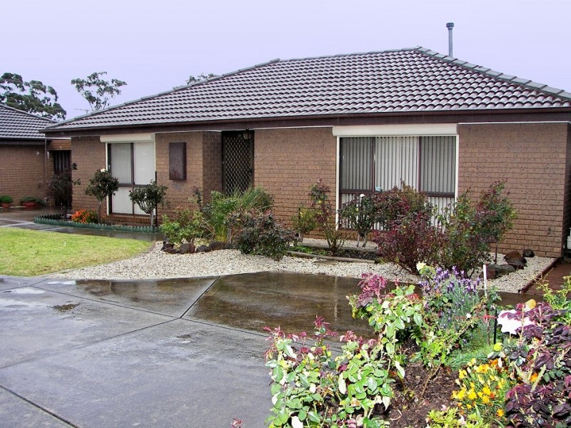 2/16 Creek Street, Melton South VIC 3338