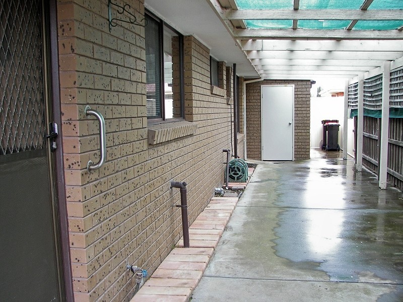 2/16 Creek Street, Melton South VIC 3338