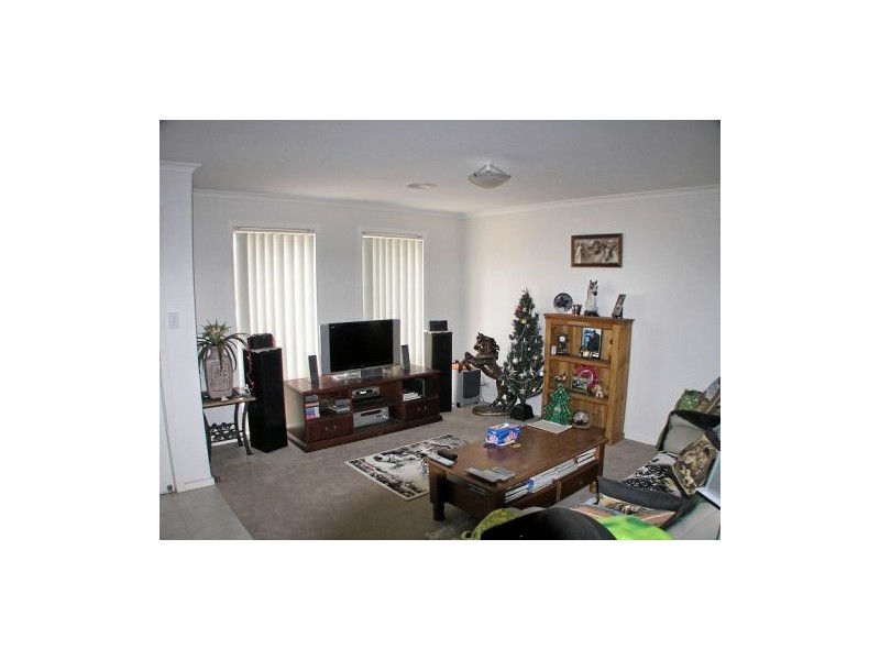 11 Granholm Grove, Melton West VIC 3337