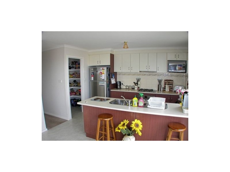 11 Granholm Grove, Melton West VIC 3337