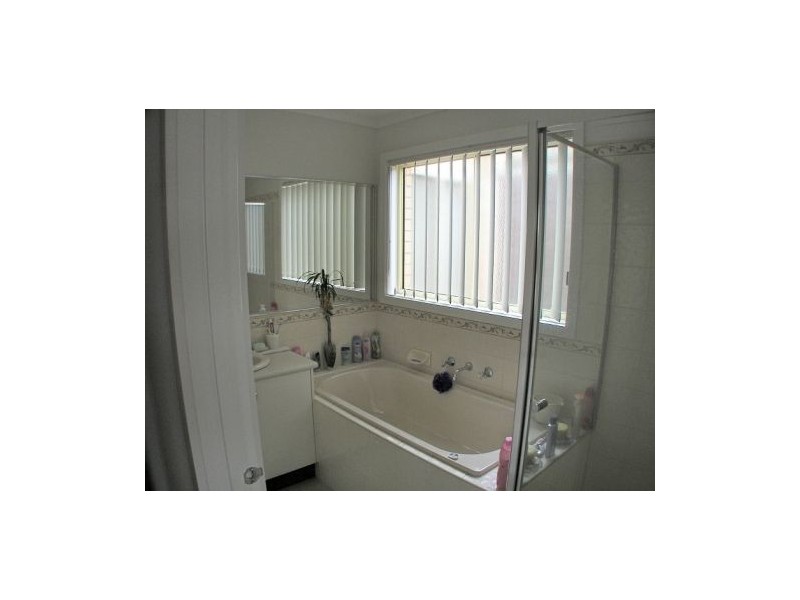 11 Granholm Grove, Melton West VIC 3337