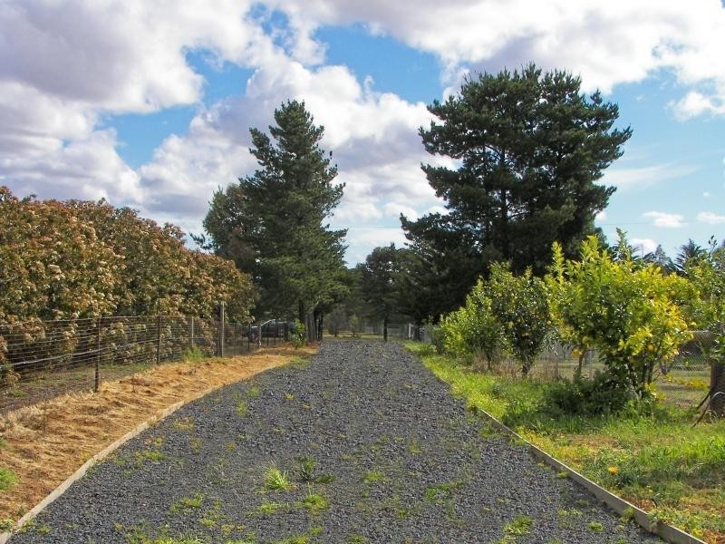 2/7 Djerriwarrh Court, Melton VIC 3337