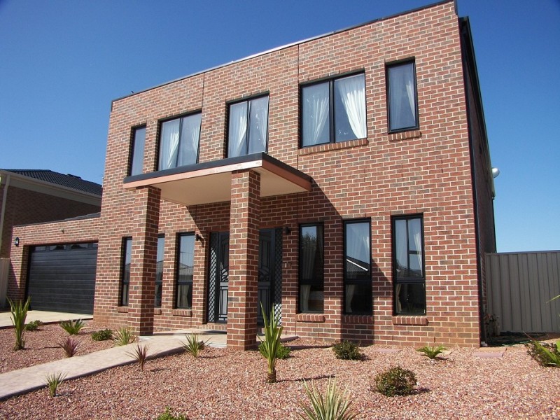 14 Fiddelwood Turn, Melton VIC 3337