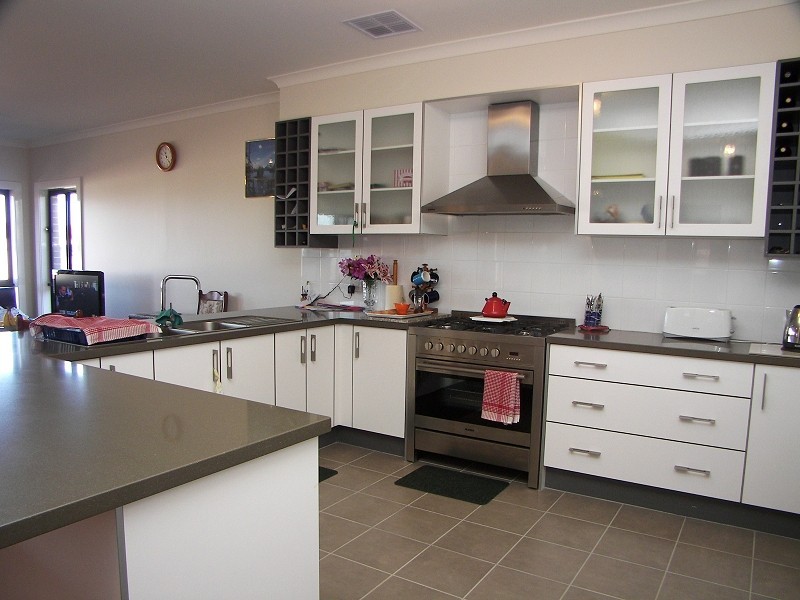 14 Fiddelwood Turn, Melton VIC 3337