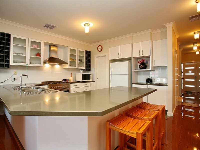 14 Fiddelwood Turn, Melton VIC 3337