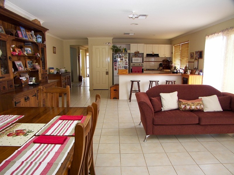 19 Lagarna Drive, Melton VIC 3337