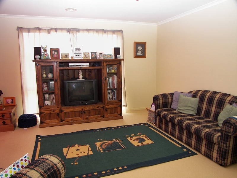 19 Lagarna Drive, Melton VIC 3337