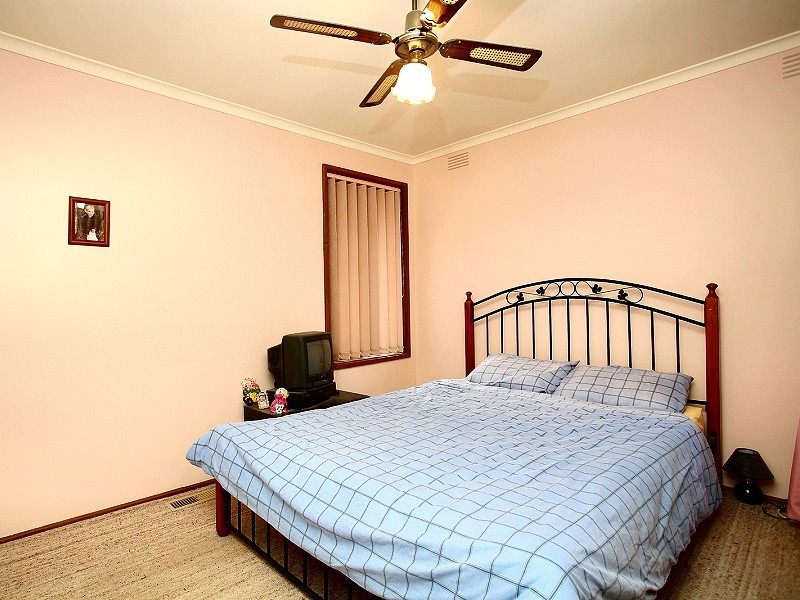 1 Macquarie Street, Melton South VIC 3338