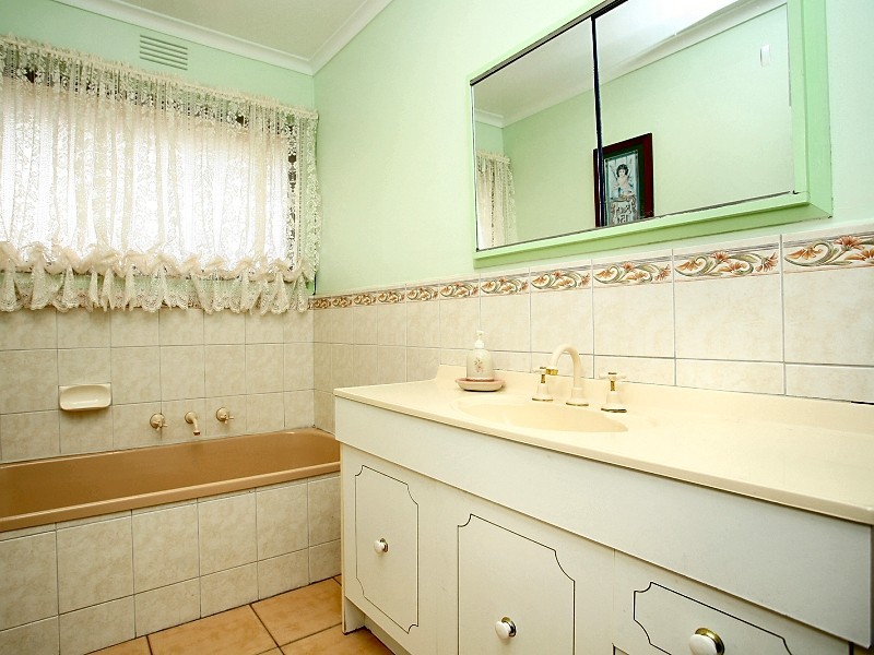 1 Macquarie Street, Melton South VIC 3338