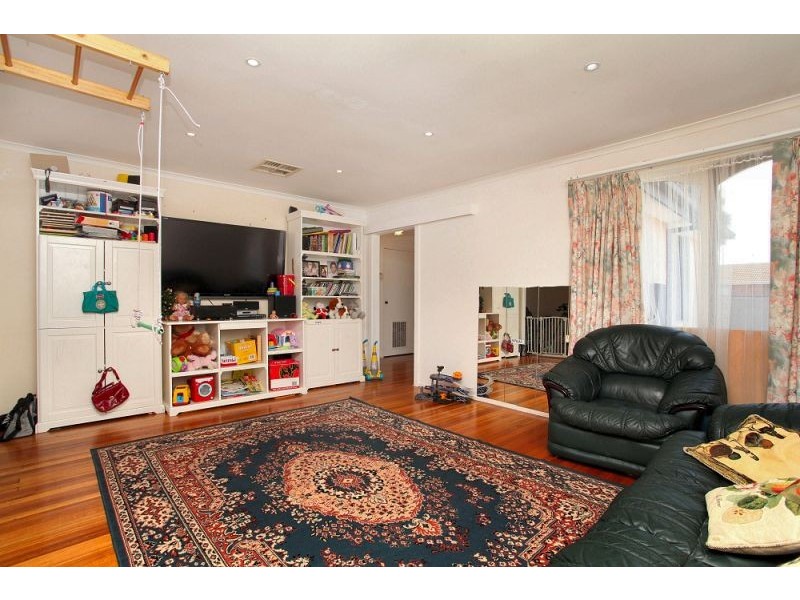 6 Perry Close, Melton VIC 3337