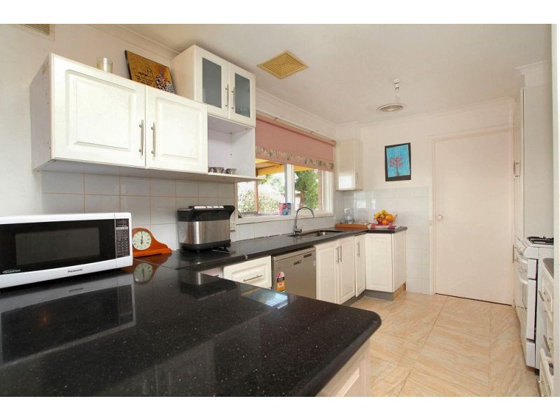 6 Perry Close, Melton VIC 3337