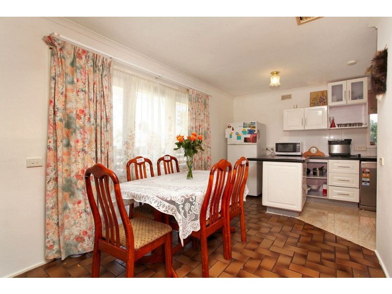 6 Perry Close, Melton VIC 3337