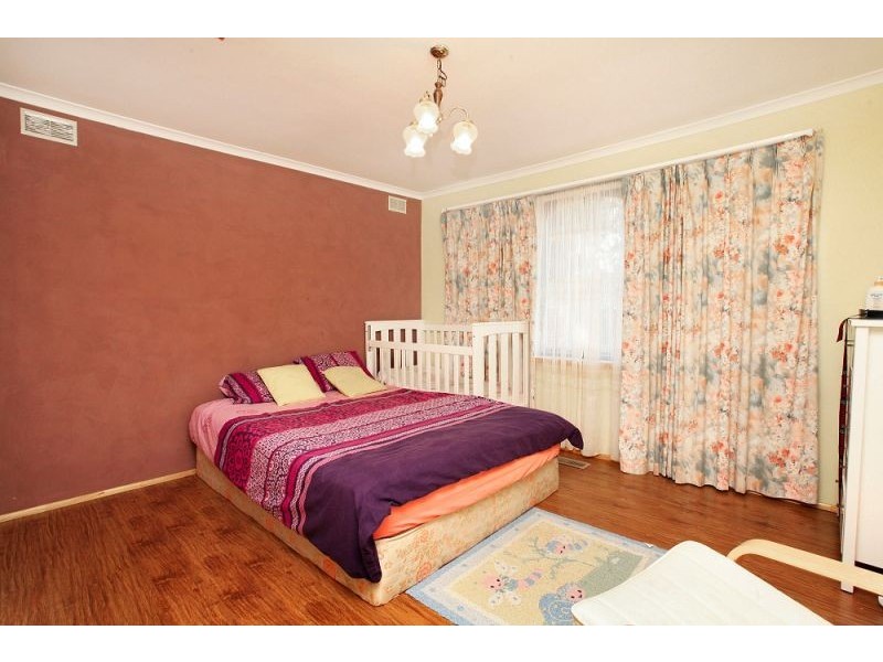 6 Perry Close, Melton VIC 3337