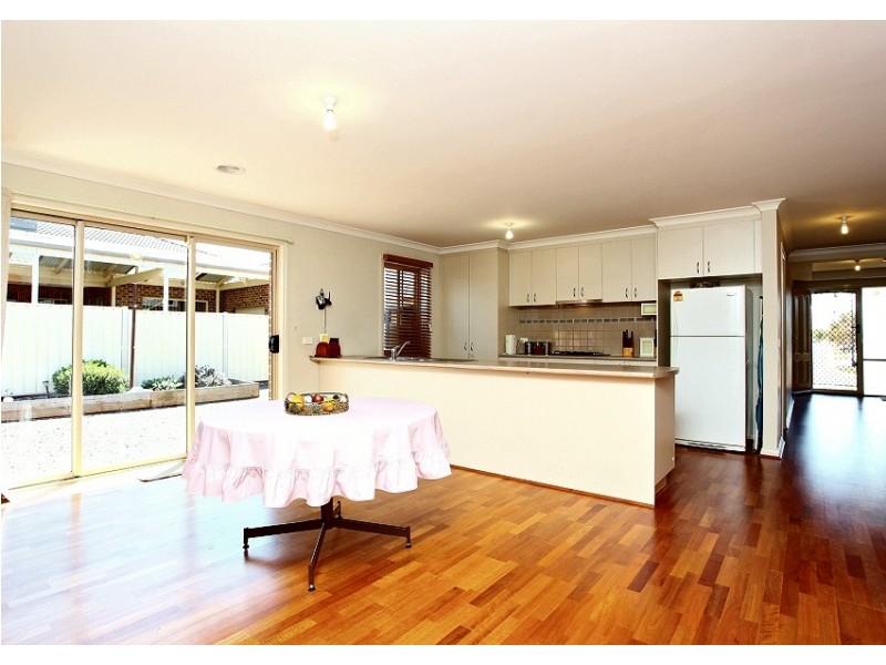 33 Featherhead Way, Melton VIC 3337