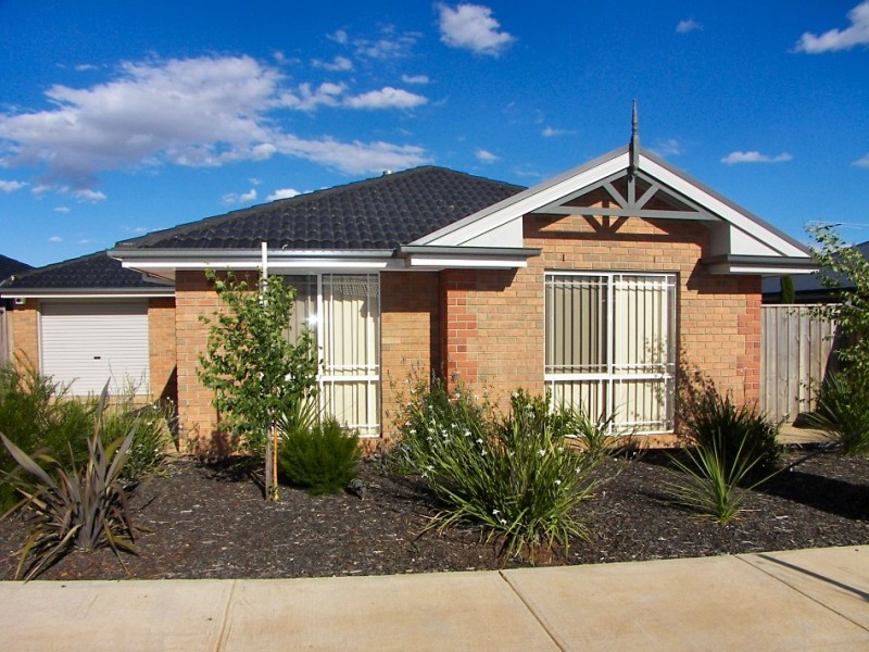 8 Rosemont Rise, Melton VIC 3337