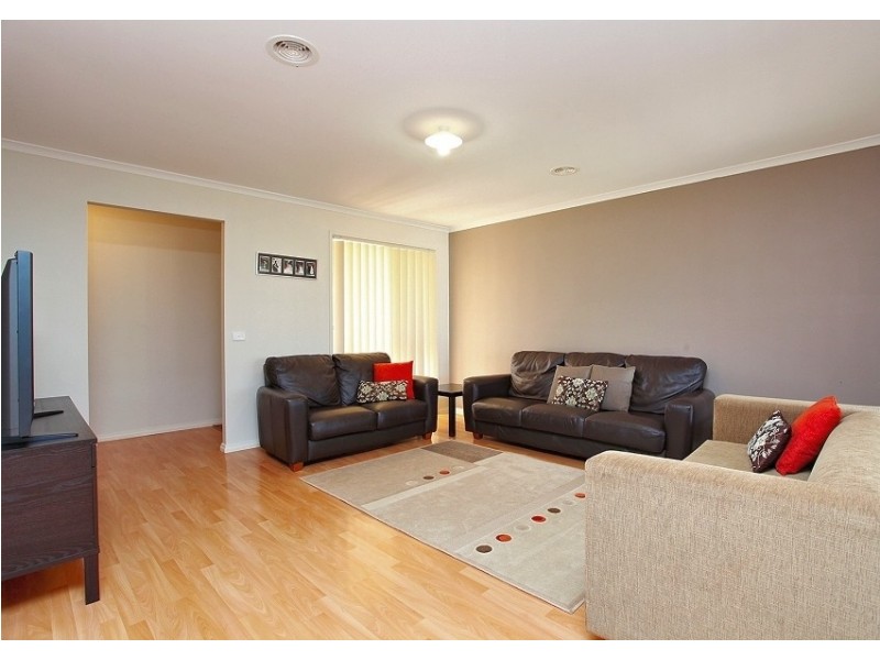 8 Rosemont Rise, Melton VIC 3337