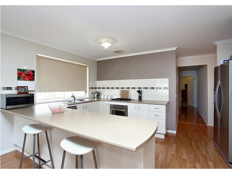 8 Rosemont Rise, Melton VIC 3337