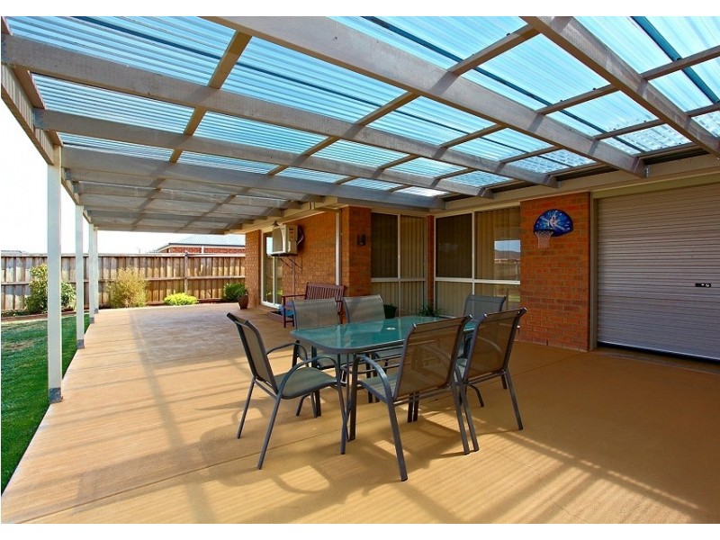 8 Rosemont Rise, Melton VIC 3337